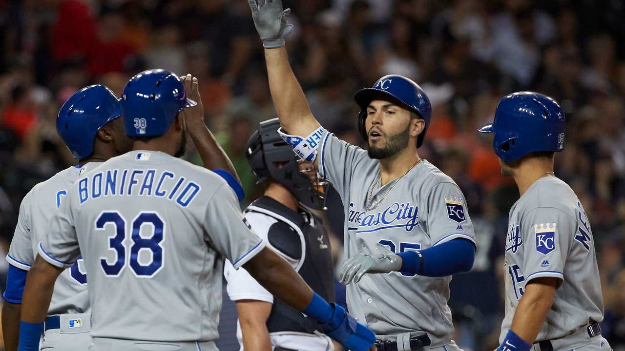 Hosmer's big day lifts Royals to eighth straight win
